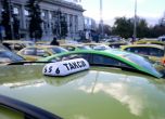Протести на таксиметровите шофьори в цялата страна, плашат с блокади и ''неприятни изненади'' (снимки) slid
